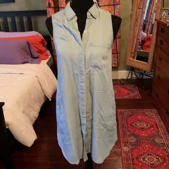 A sleeveless Denim Dress Button Down - Picture 6 of 8